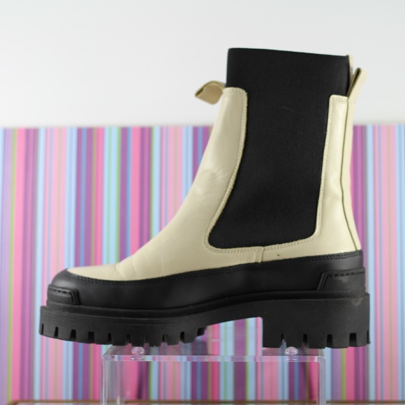 Simons Leather Bootie - Picture 3 of 15